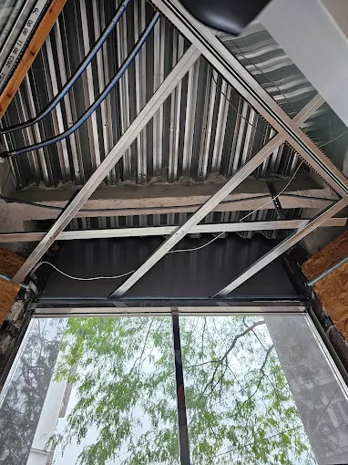 Dachkonstruktion & Glasfront